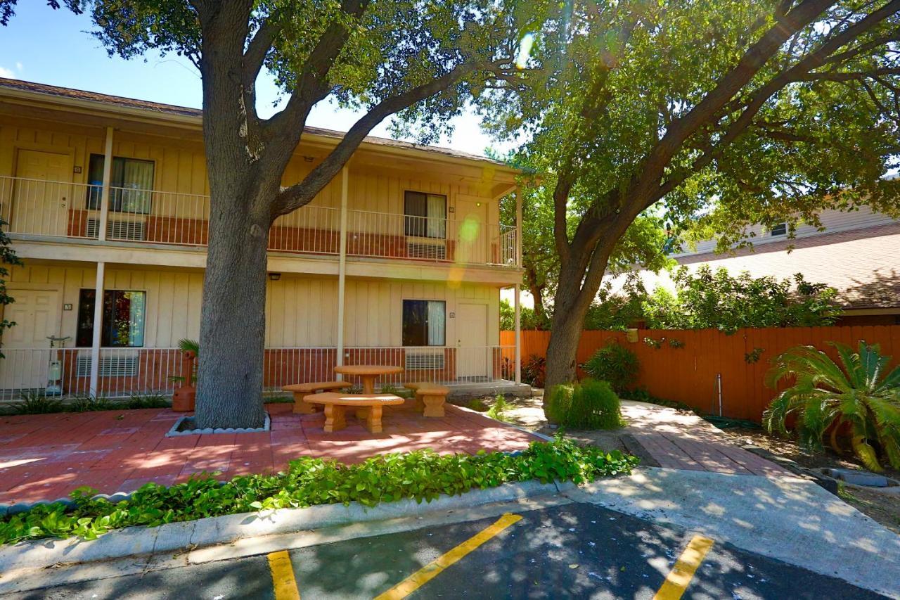 Texan Guest Ranch Hotel McAllen Exterior foto